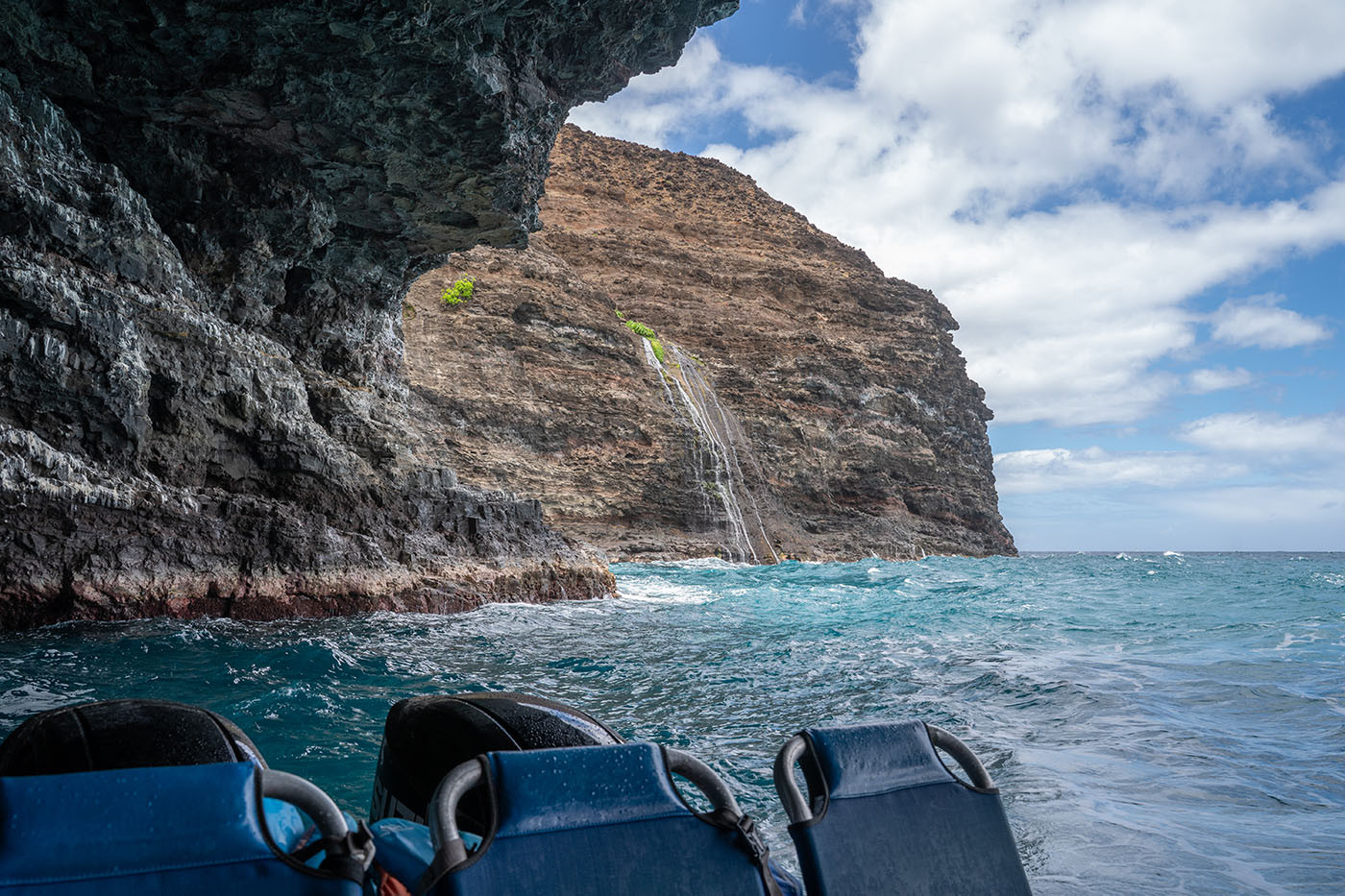 na-pali-coast-waterfall.jpg Waterfall descending a Na Pali Coast cliff beside the tour raft