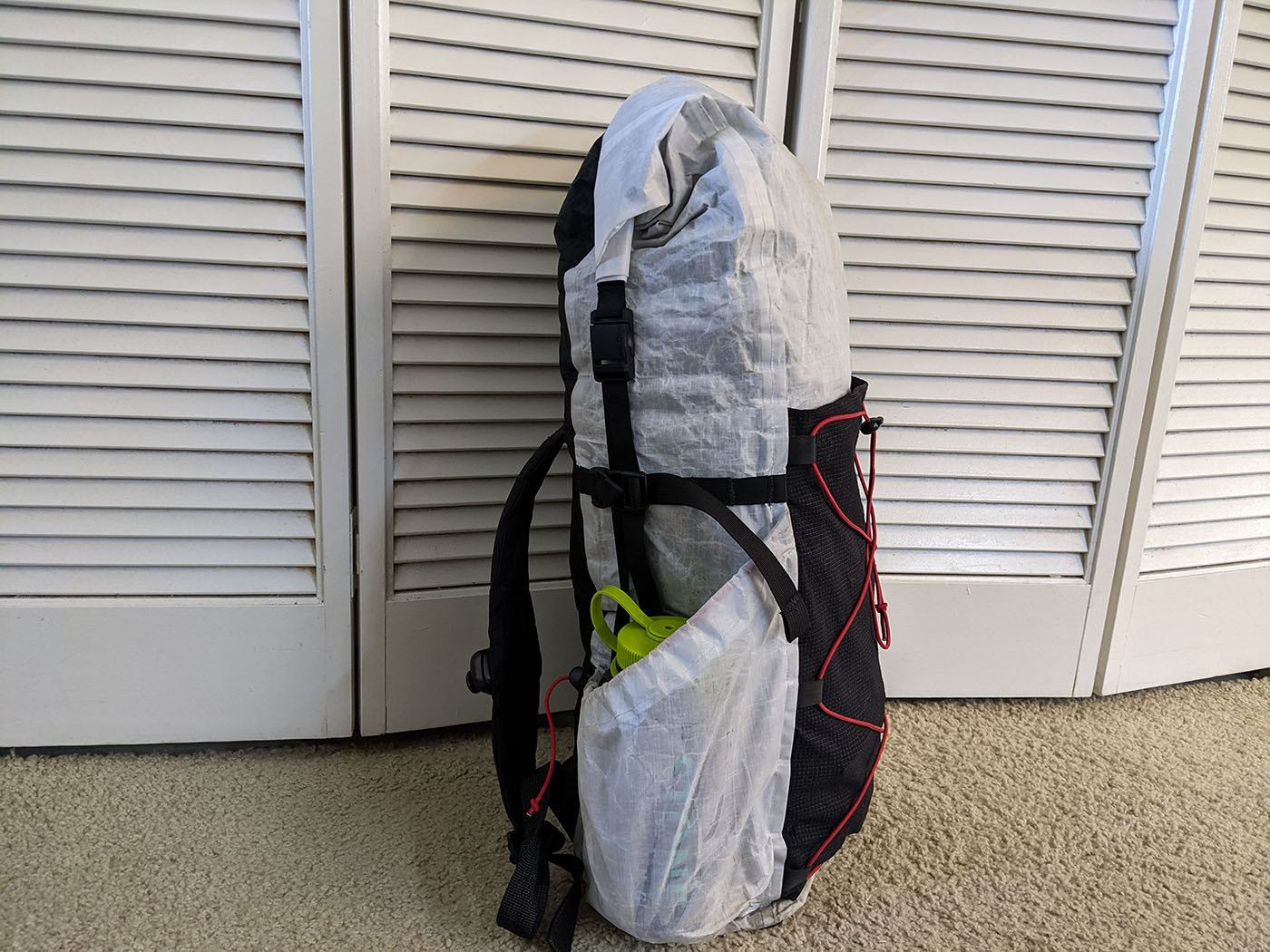 myog-dyneema-backpack.jpg Side view of the finished white and black Dyneema backpack