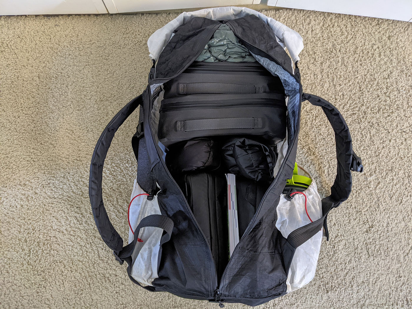 dyneema-myog-bakcpack-zipper-open.jpg Open back zipper revealing the loaded interior of the Dyneema backpack