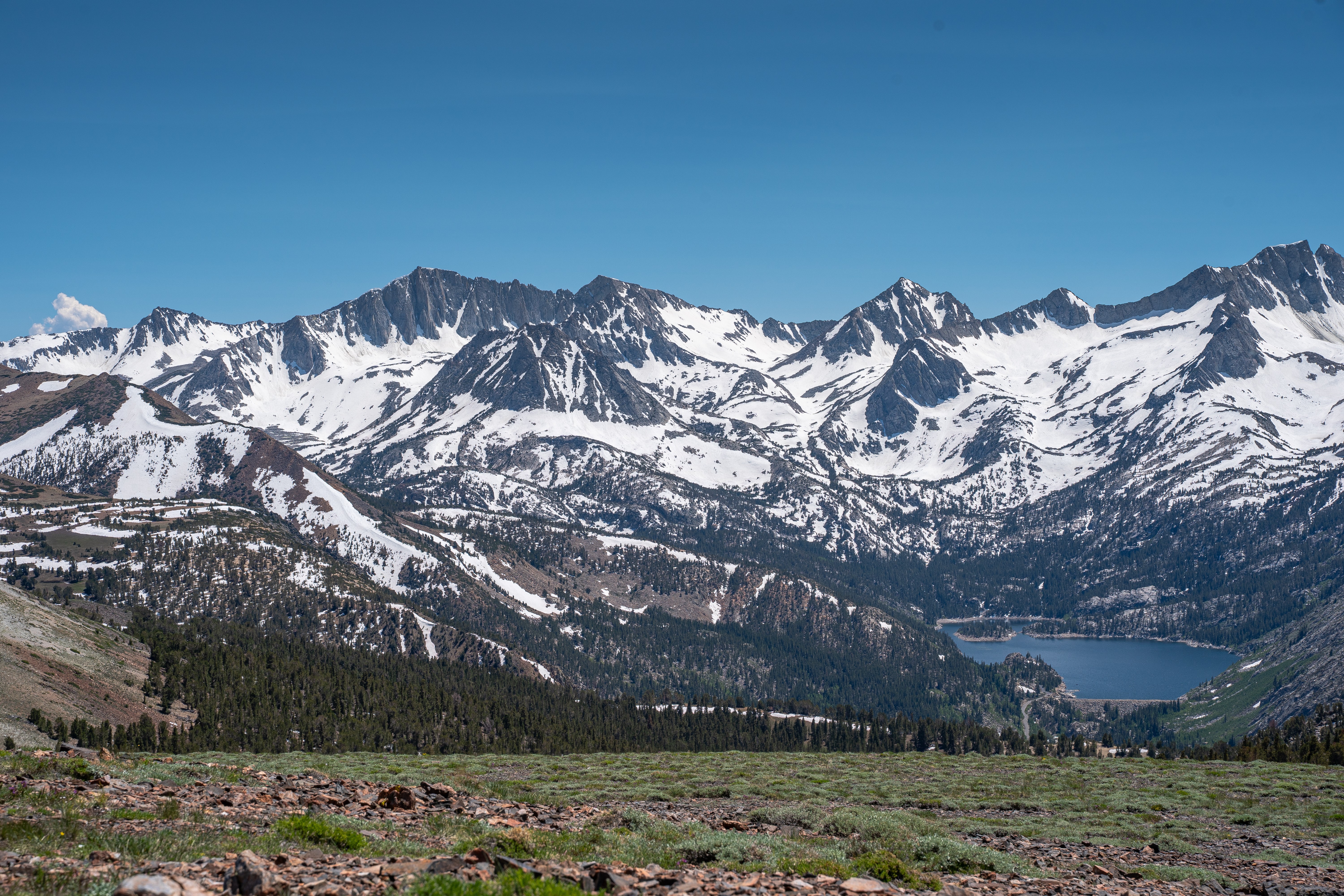 mcj07704.jpeg Panorama of the snow-covered Sierra Nevada and mountain lake below