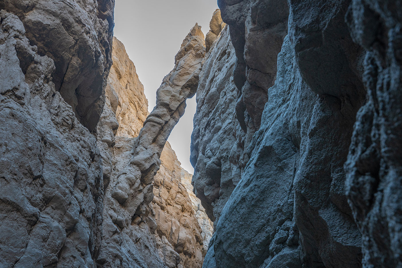 slot-canyon-leaning-rock-anza-borrego.jpg Natural leaning-rock arch spanning the narrow canyon overhead